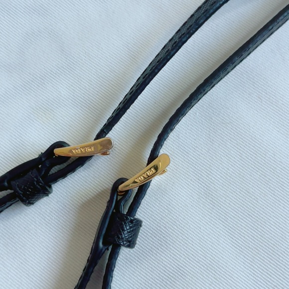 Prada bucket bag - Picture 11 of 15